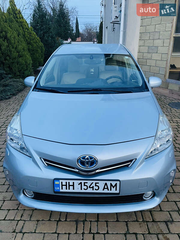 Универсал Toyota Prius v 2013 в Одессе