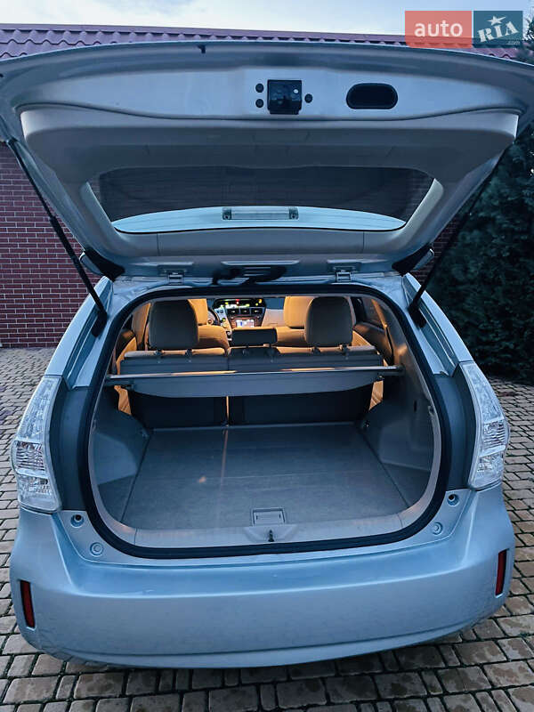Универсал Toyota Prius v 2013 в Одессе