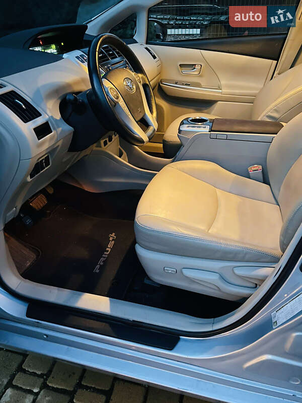 Универсал Toyota Prius v 2013 в Одессе