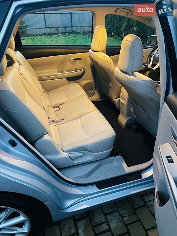 Универсал Toyota Prius v 2013 в Одессе