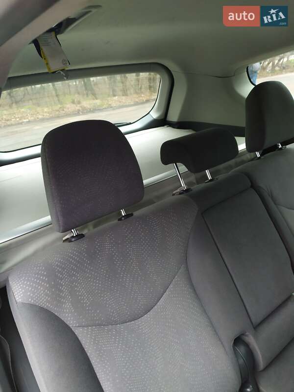 Универсал Toyota Prius v 2014 в Киеве фото 12 Универсал Toyota Prius v 2014 в Киеве