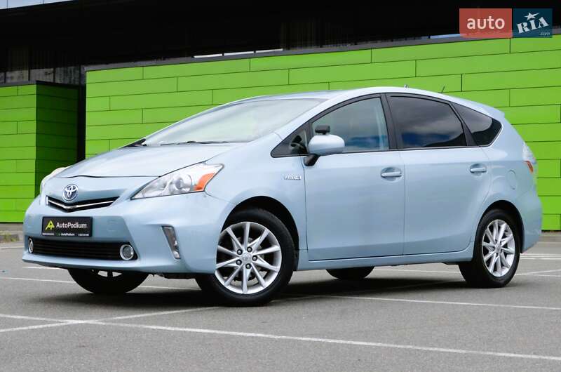 Toyota Prius v 2013 Toyota Prius v 2013