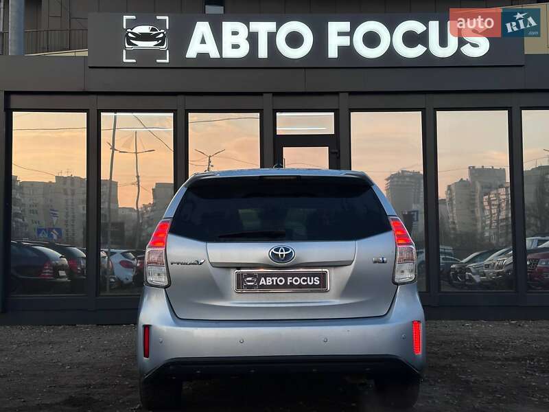 Универсал Toyota Prius v 2015 в Киеве