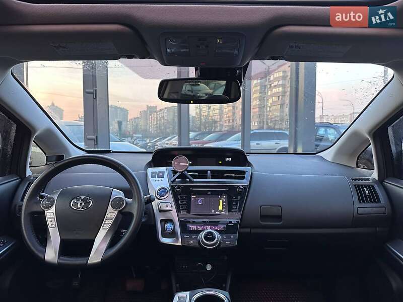 Универсал Toyota Prius v 2015 в Киеве