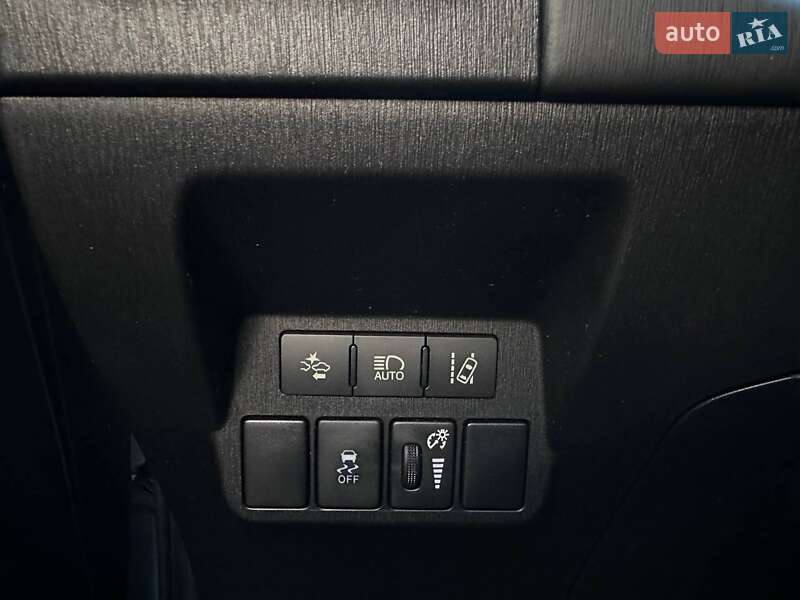 Универсал Toyota Prius v 2015 в Киеве