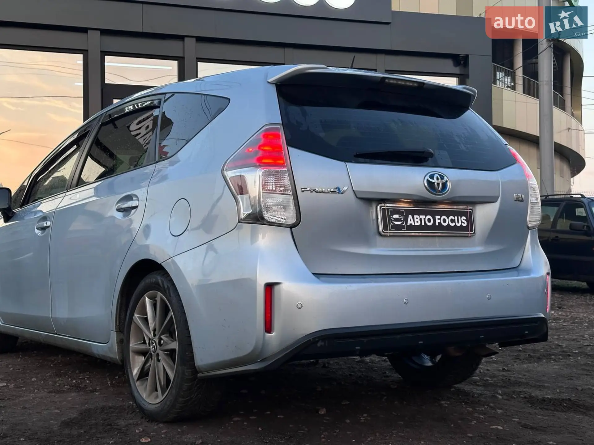 2015 Toyota Prius v (+) - мініатюра 6