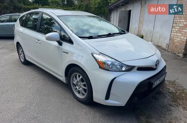 Универсал Toyota Prius v 2015 в Киеве