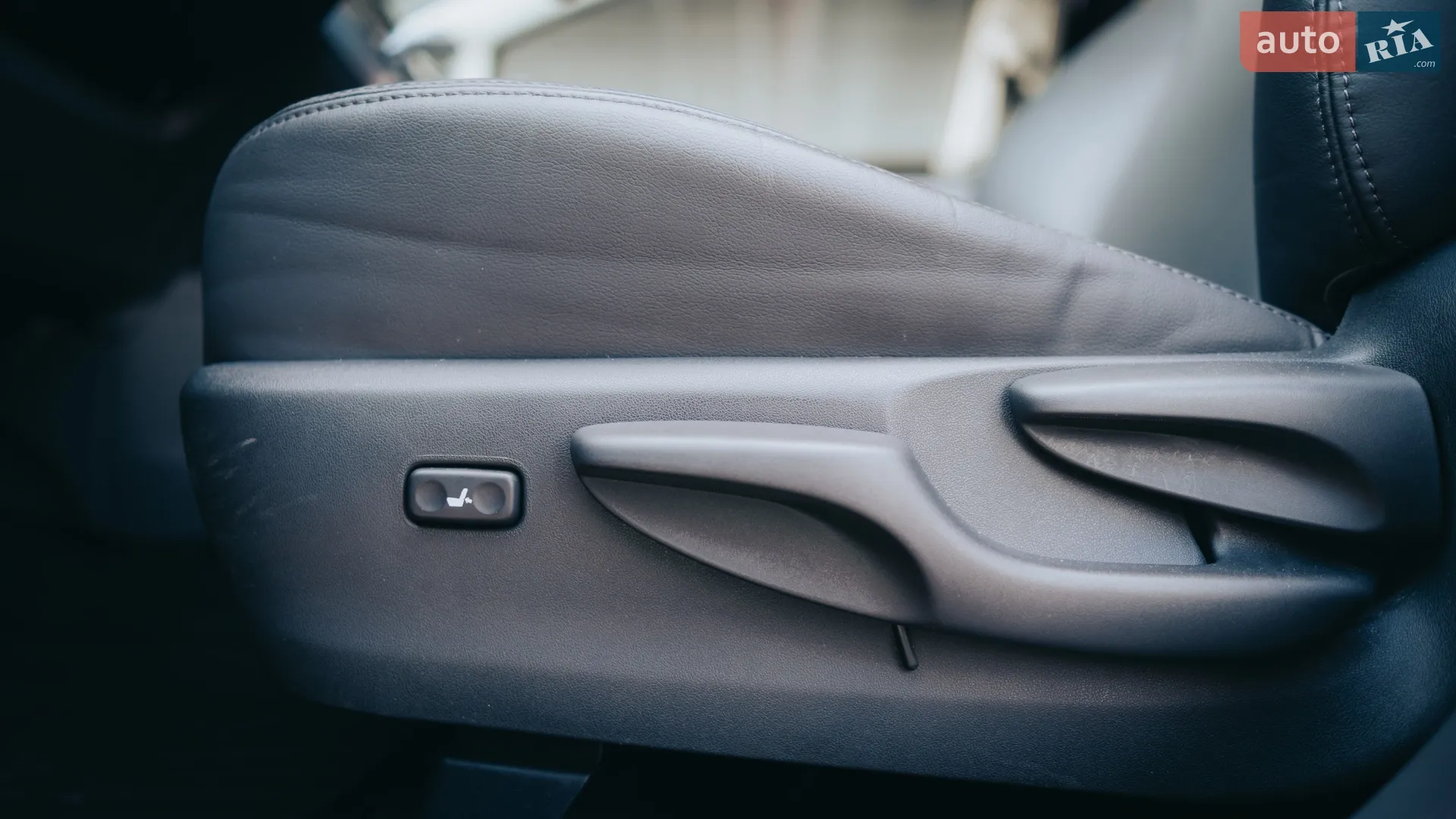 2013 Toyota Prius v (+) - мініатюра 37