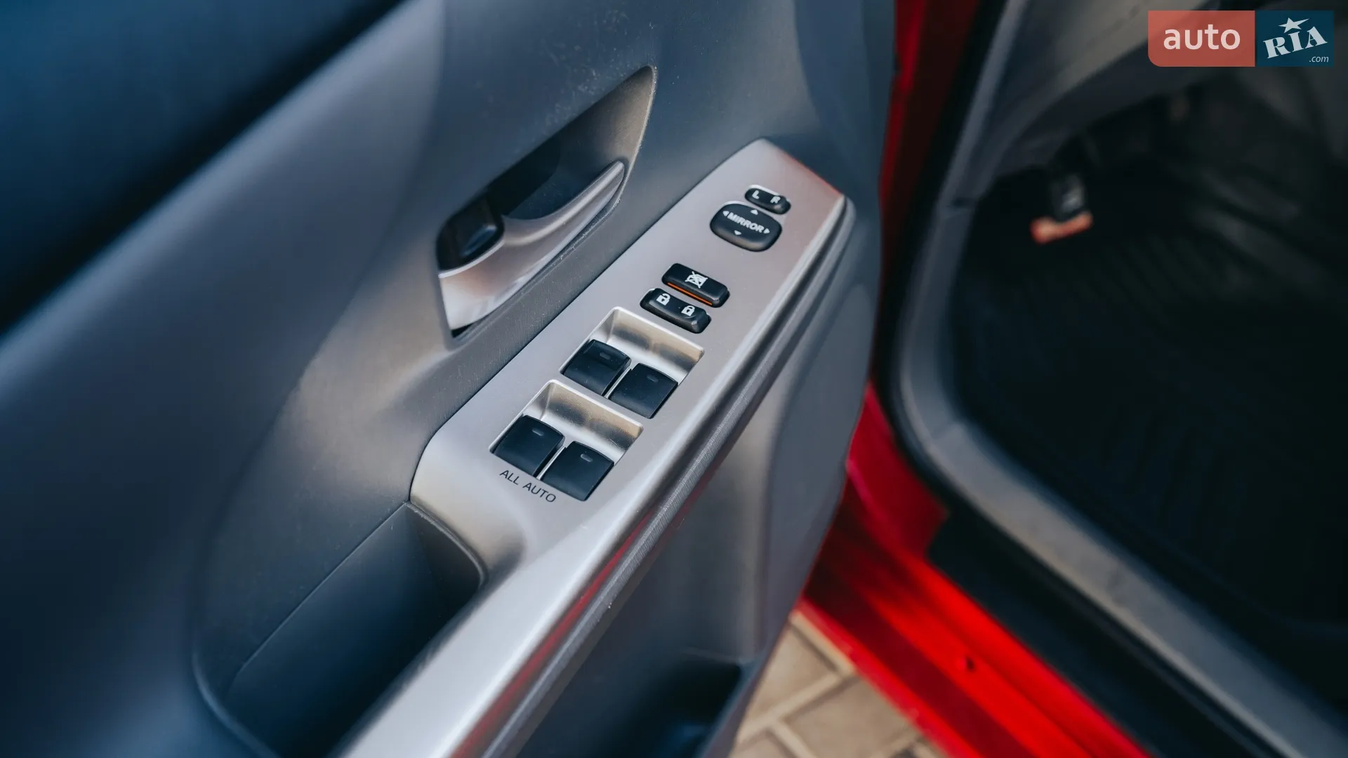 2013 Toyota Prius v (+) - мініатюра 54