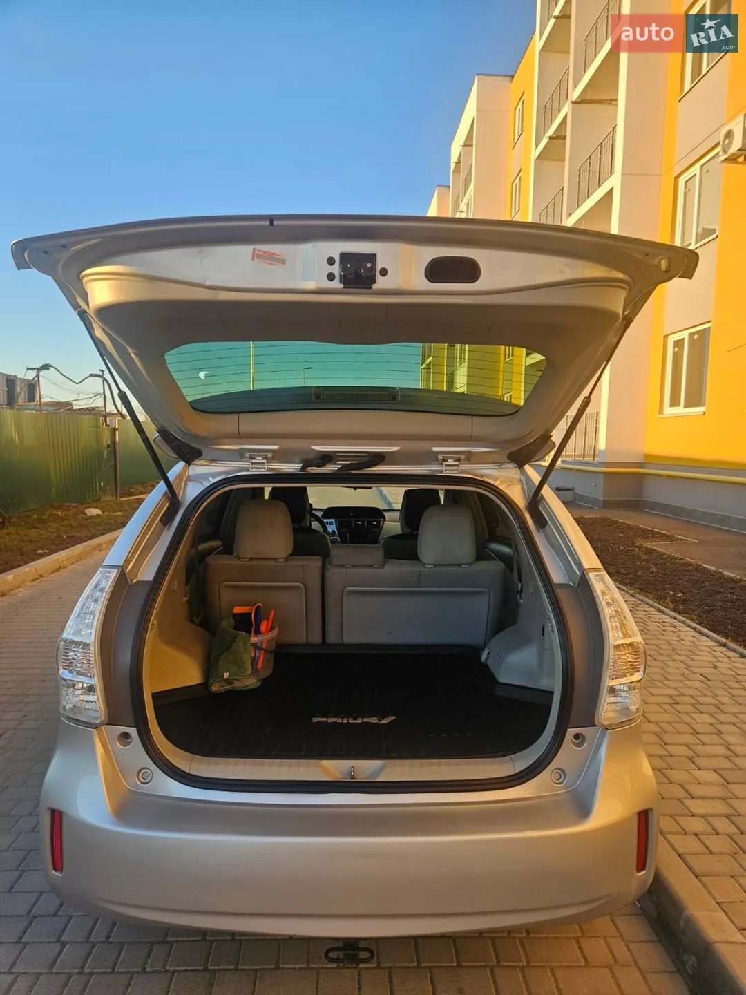 2014 Toyota Prius v (+) - мініатюра 6