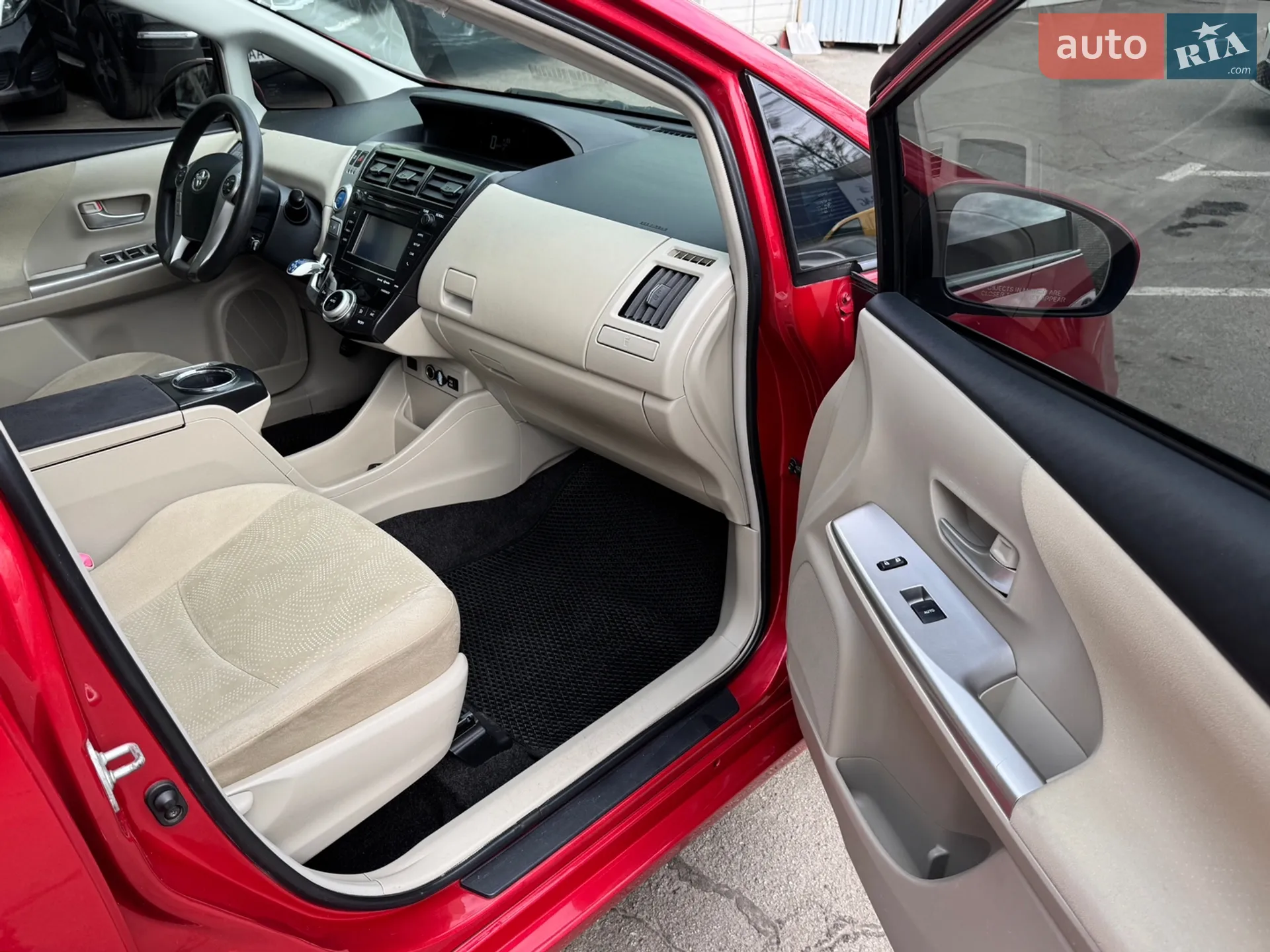 2013 Toyota Prius v (+) - мініатюра 16