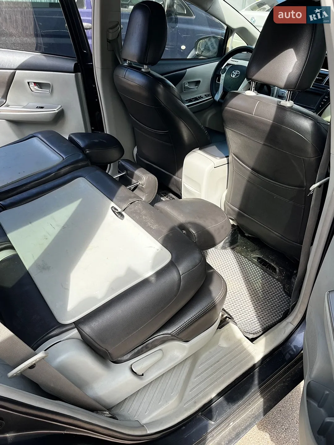 2011 Toyota Prius v (+) - мініатюра 13