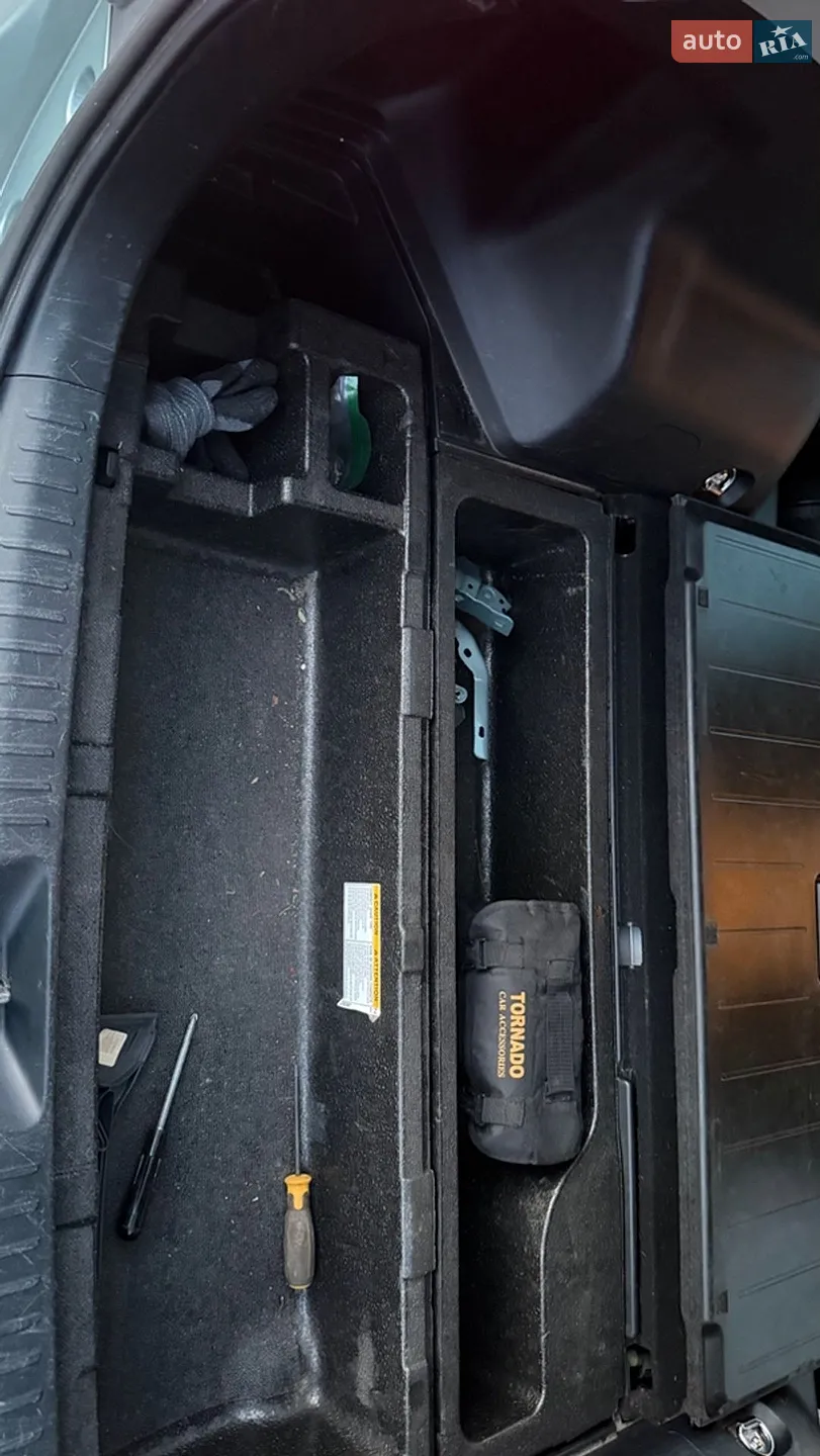 2015 Toyota Prius v (+) - мініатюра 38