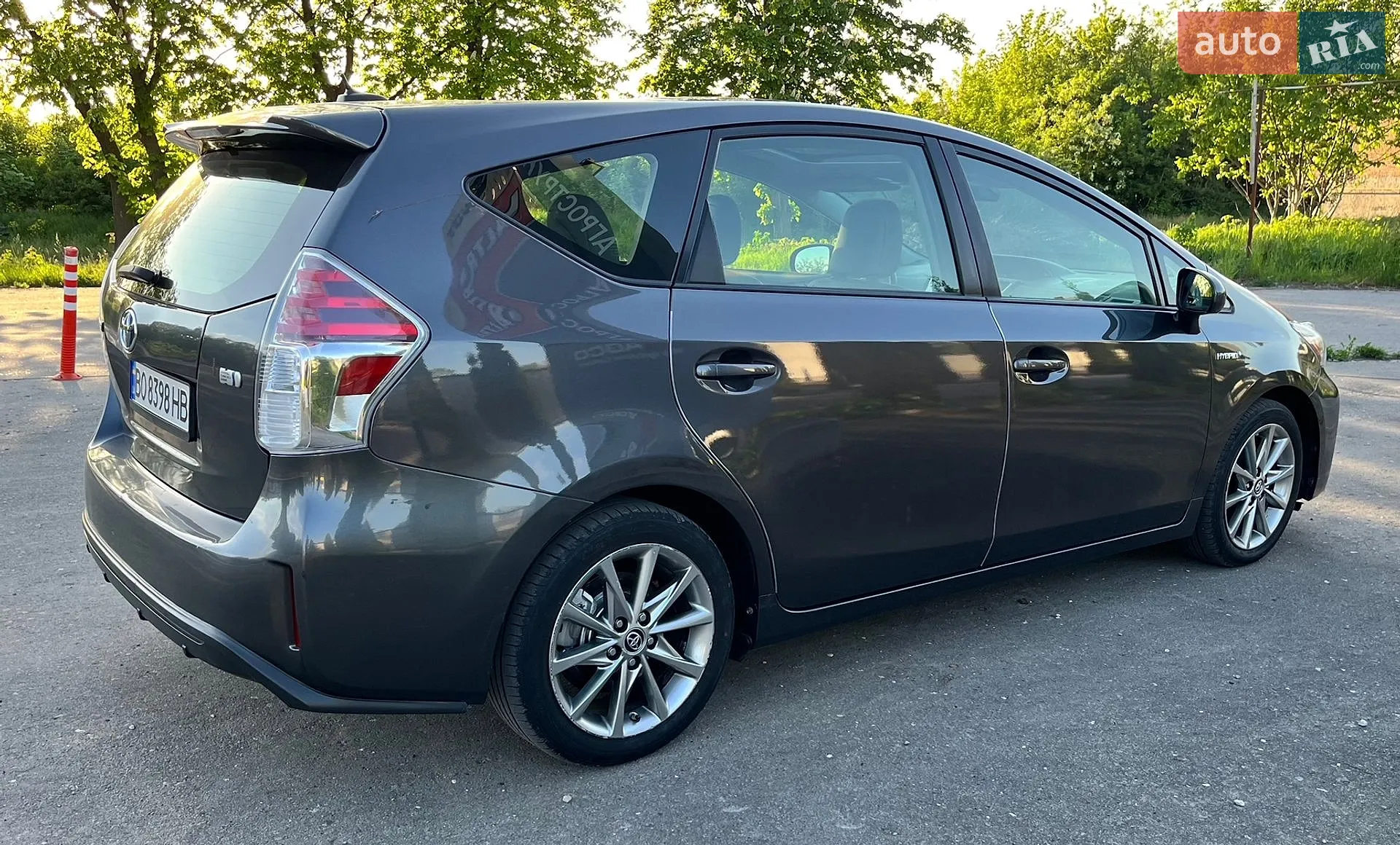 2014 Toyota Prius v (+) - мініатюра 18