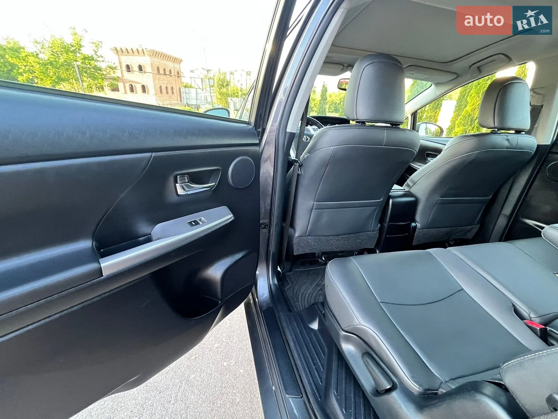 2014 Toyota Prius v (+) - мініатюра 52