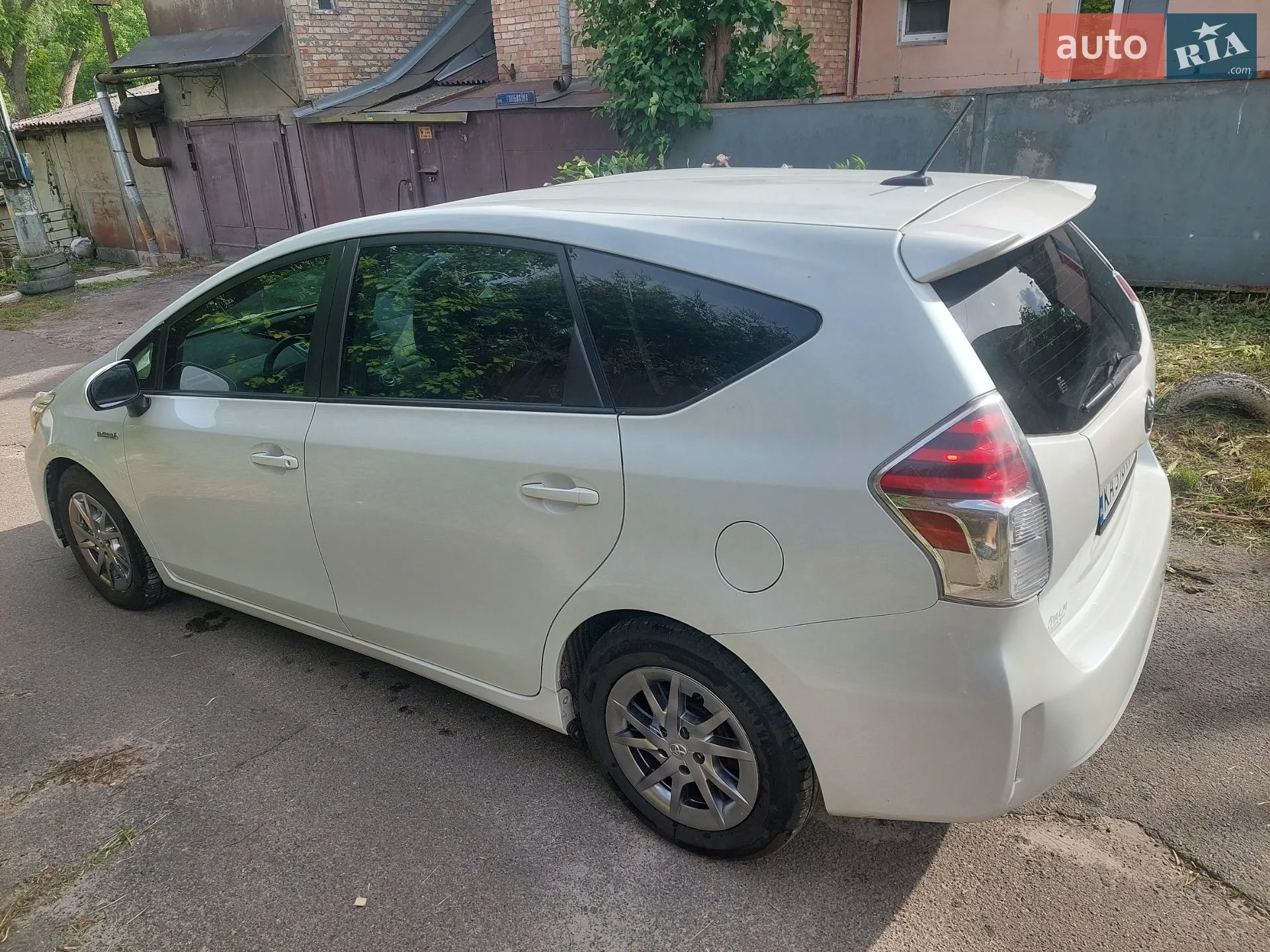 2015 Toyota Prius v (+) - мініатюра 3