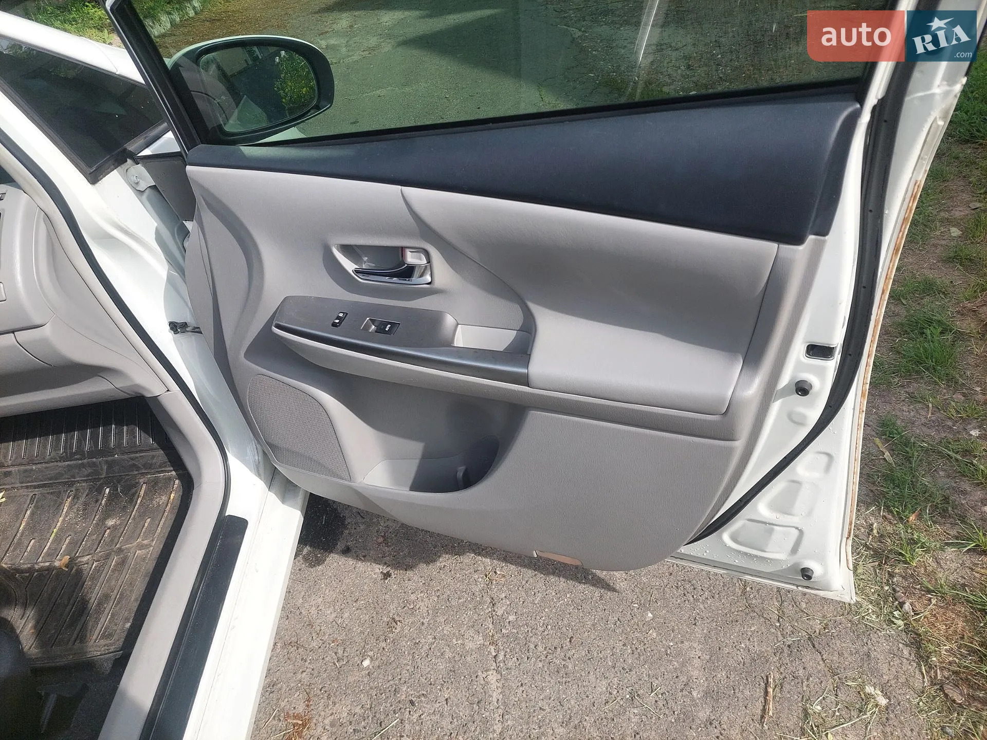 2015 Toyota Prius v (+) - мініатюра 9