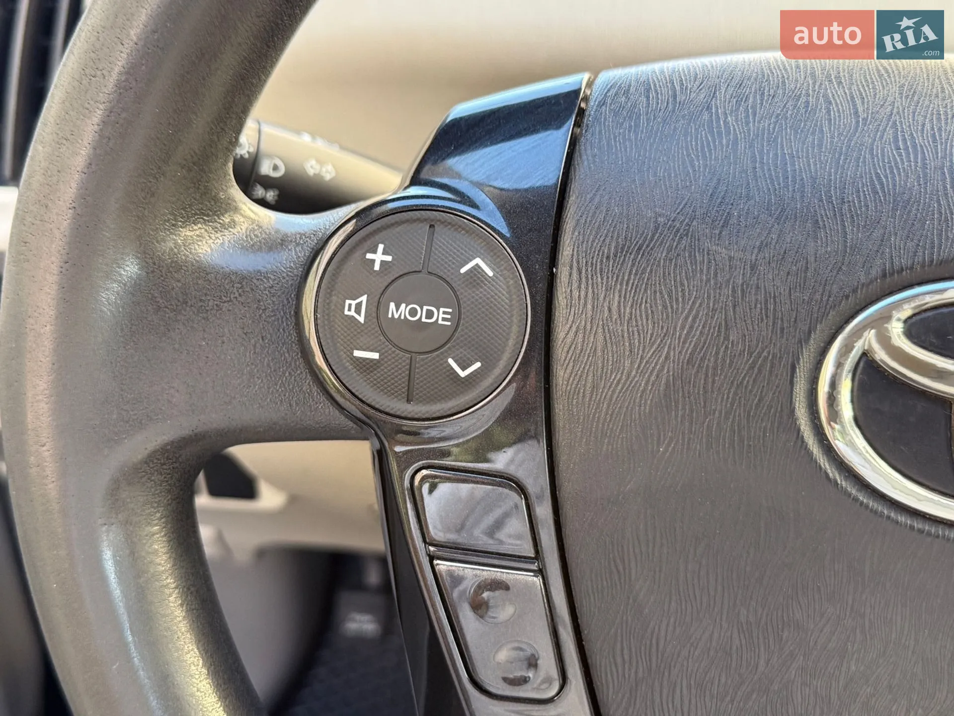 2013 Toyota Prius v (+) - мініатюра 55