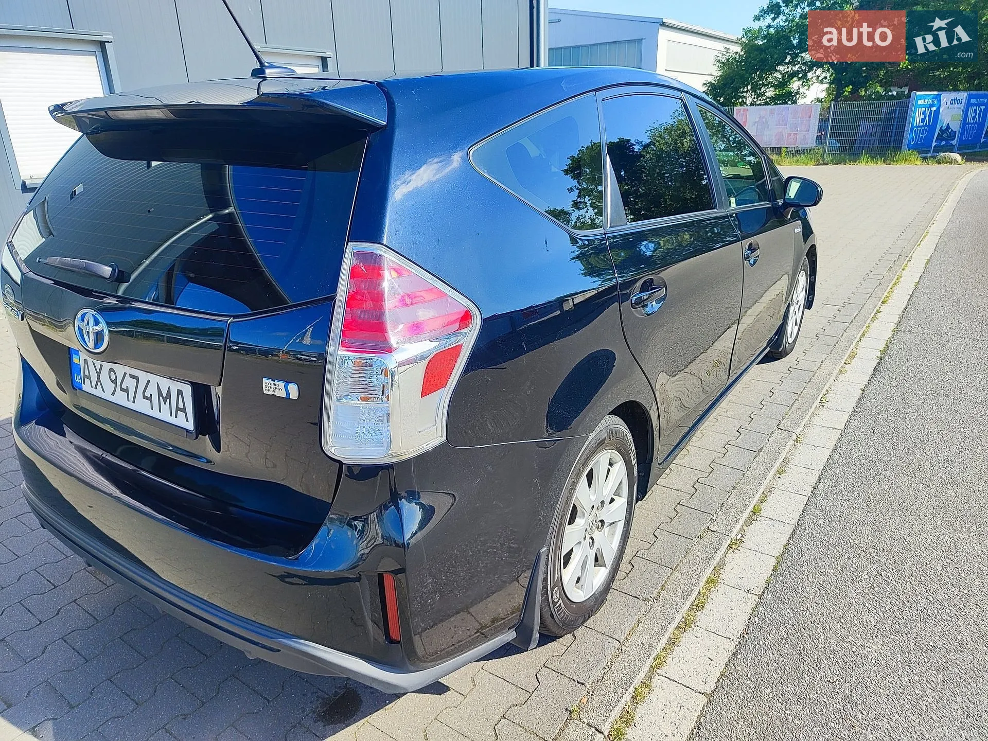 2016 Toyota Prius v (+) - мініатюра 5