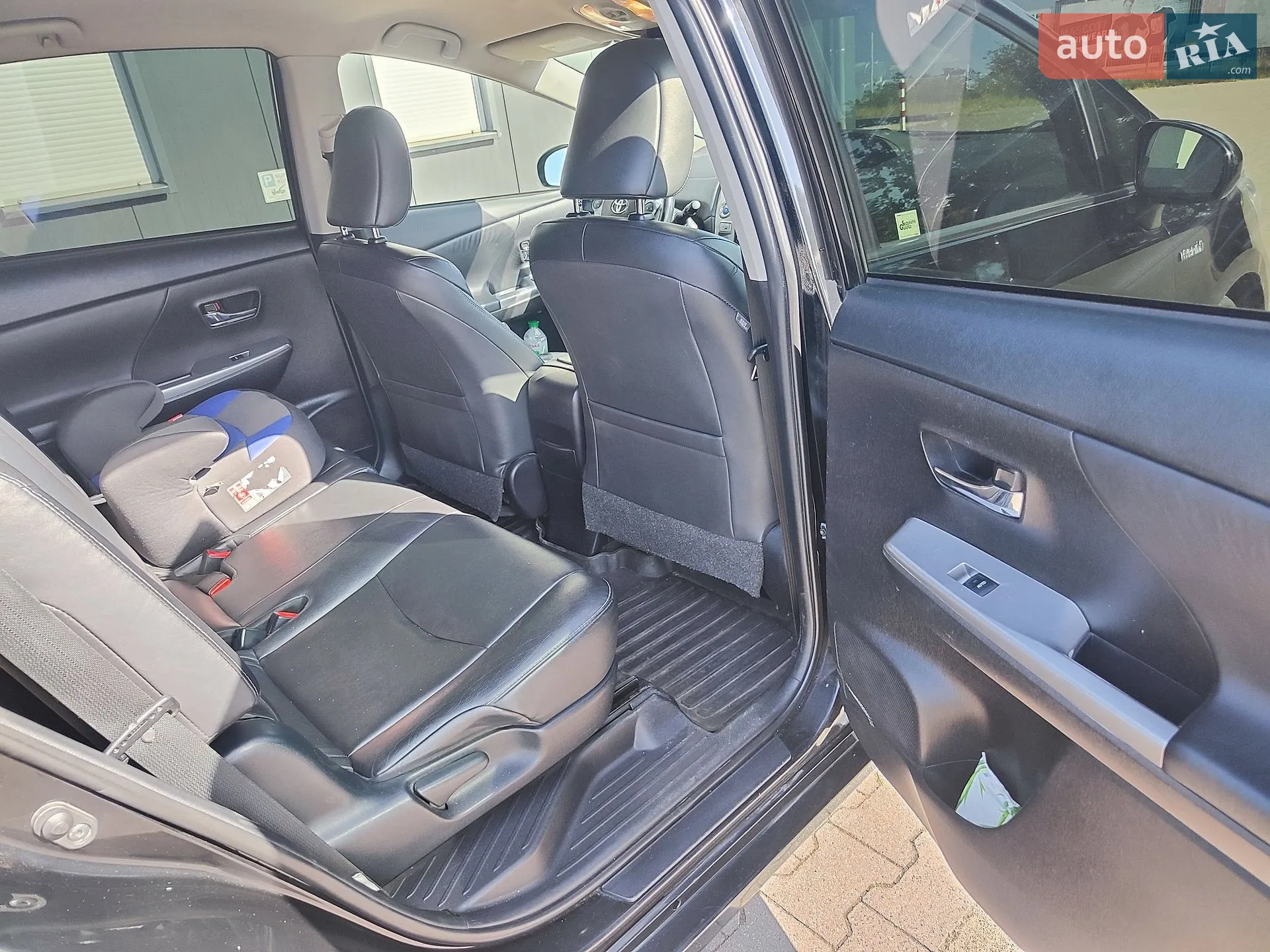2016 Toyota Prius v (+) - мініатюра 13