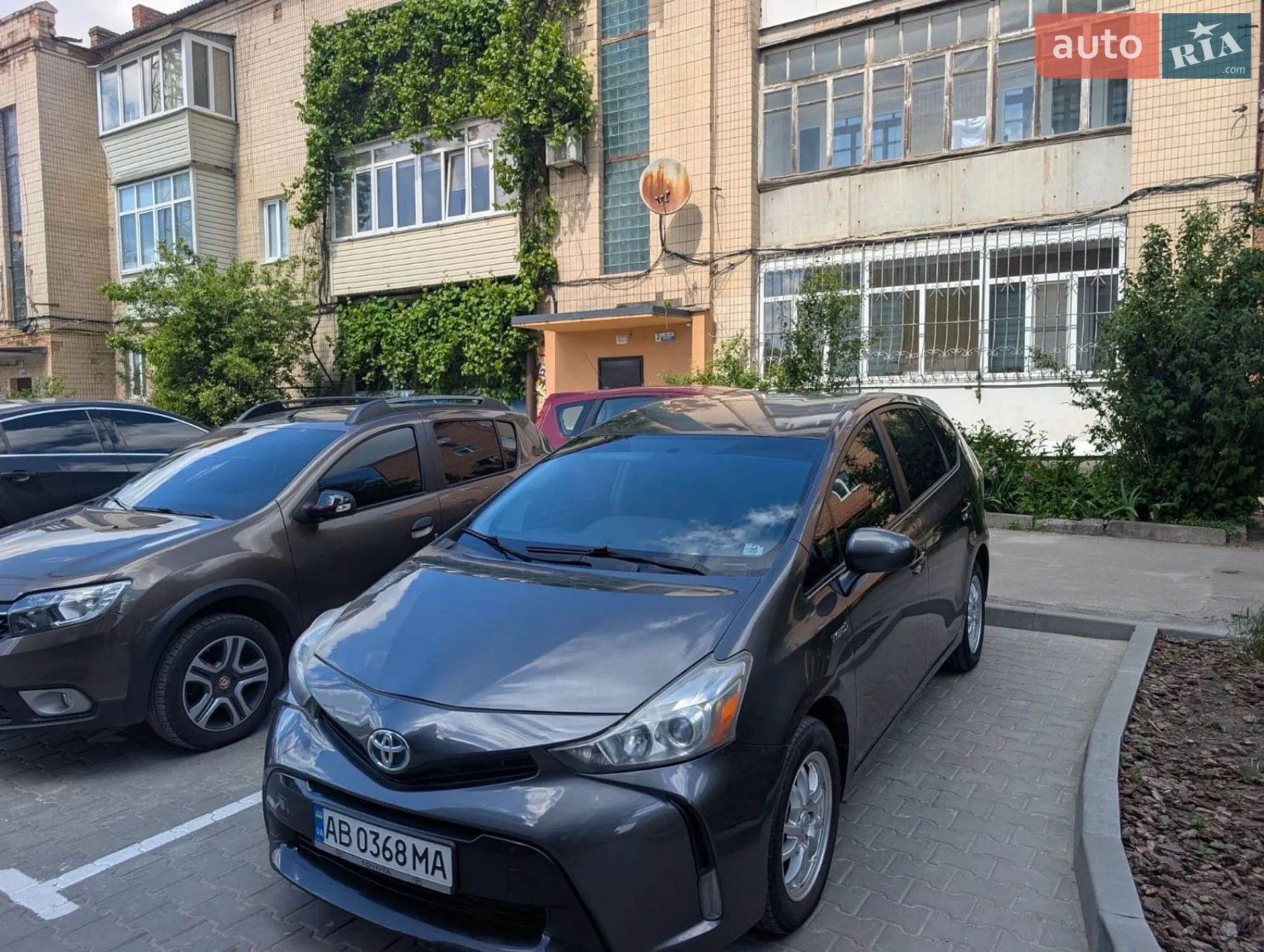 2015 Toyota Prius v (+) - мініатюра 12
