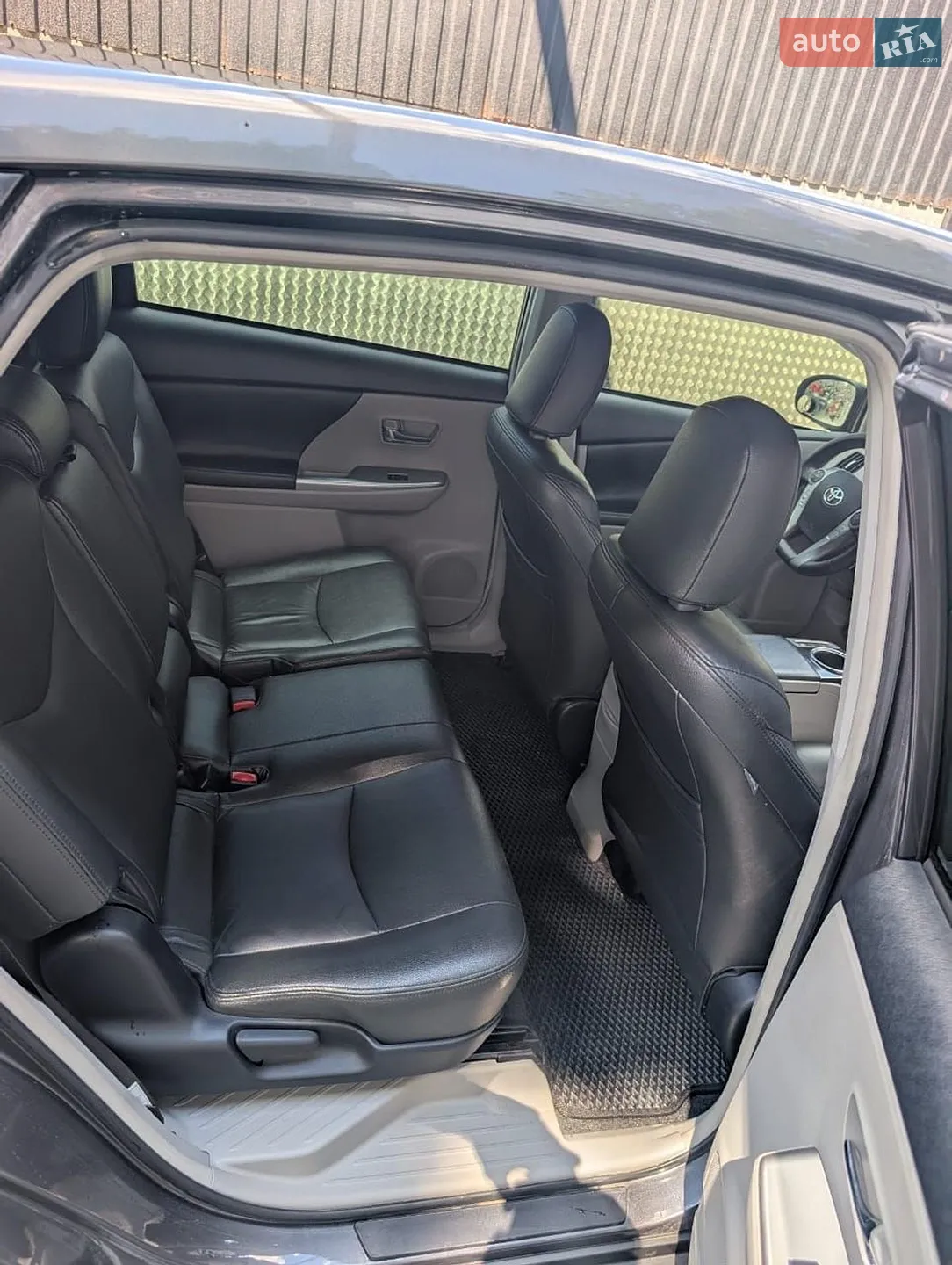 2015 Toyota Prius v (+) - мініатюра 32