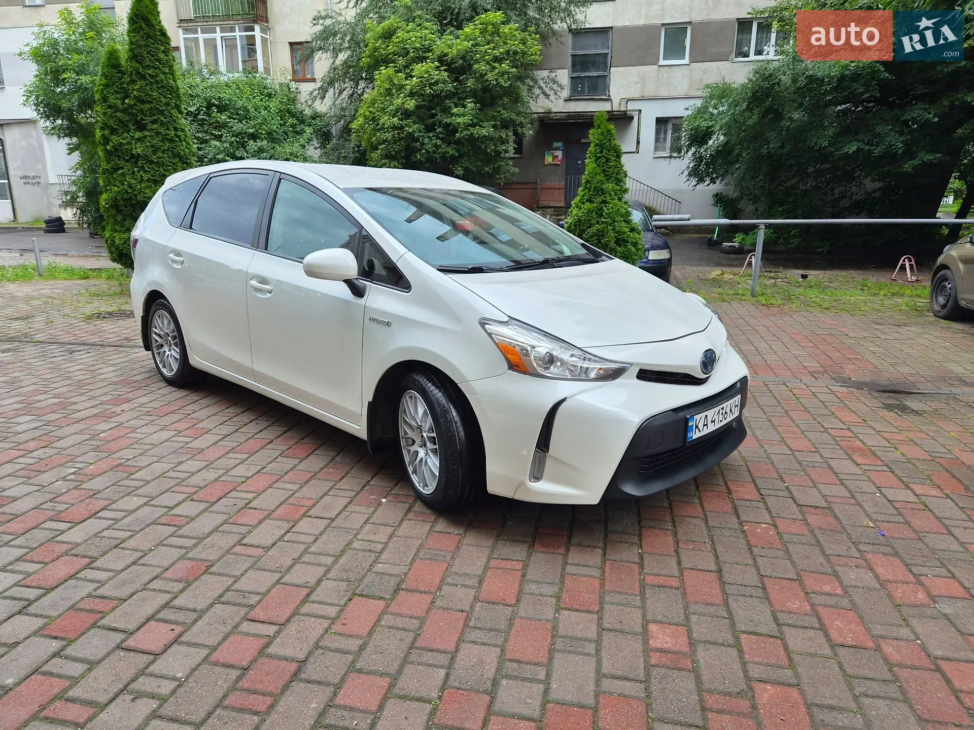 2014 Toyota Prius v (+) - мініатюра 3