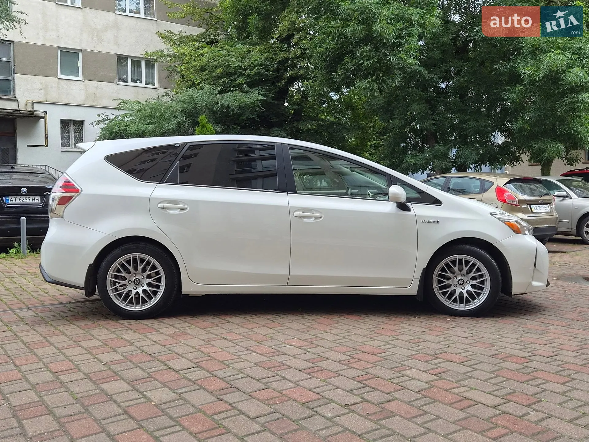 2014 Toyota Prius v (+) - мініатюра 9