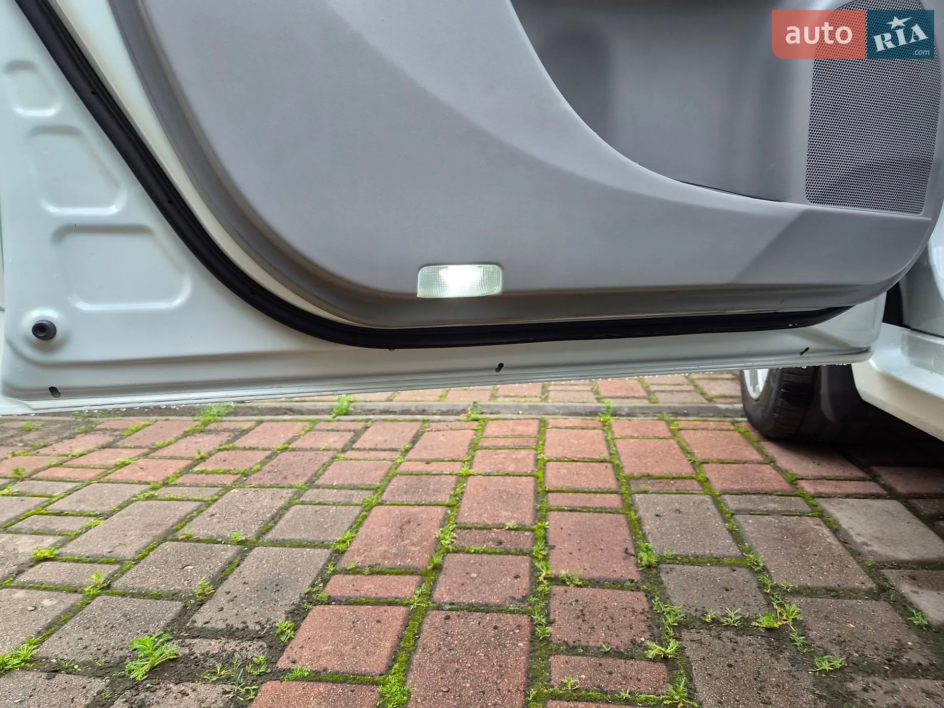 2014 Toyota Prius v (+) - мініатюра 48