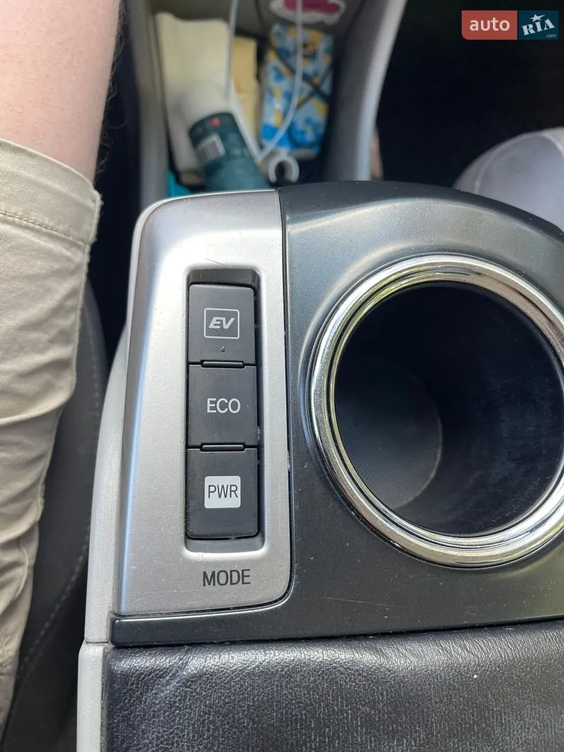 2016 Toyota Prius v (+) - мініатюра 12