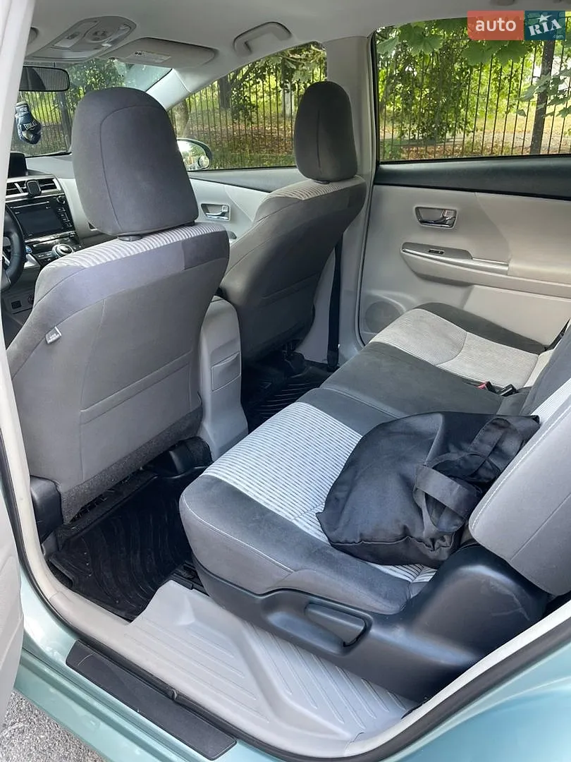 2016 Toyota Prius v (+) - мініатюра 16
