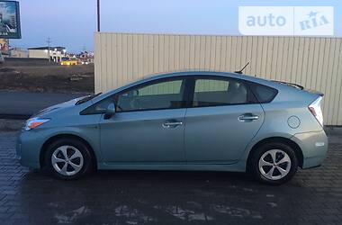 Хетчбек Toyota Prius 2015 в 