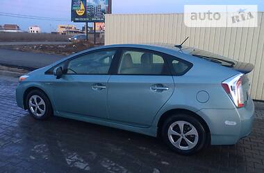 Хетчбек Toyota Prius 2015 в 