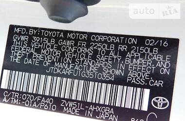 Хетчбек Toyota Prius 2016 в 