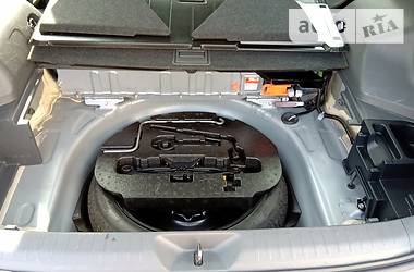 Універсал Toyota Prius 2012 в 