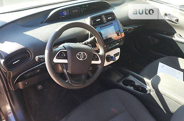 Хетчбек Toyota Prius 2016 в 