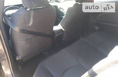 Хетчбек Toyota Prius 2016 в 