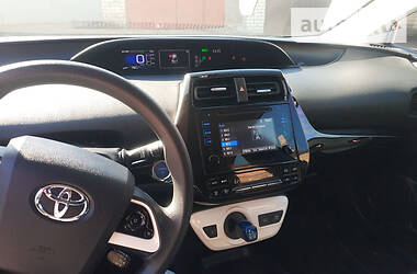 Хетчбек Toyota Prius 2016 в 