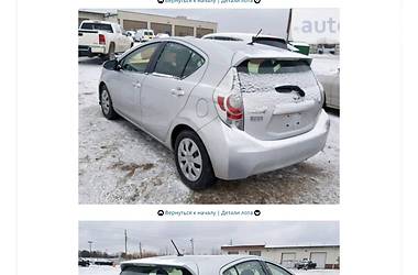 Хетчбек Toyota Prius 2013 в 