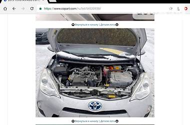 Хетчбек Toyota Prius 2013 в 