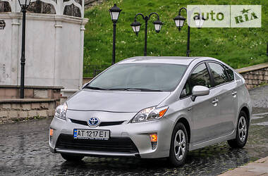 Седан Toyota Prius 2015 в 