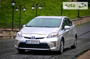 Седан Toyota Prius 2015 в 