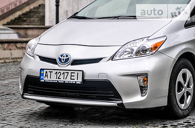 Седан Toyota Prius 2015 в 