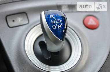 Седан Toyota Prius 2015 в 