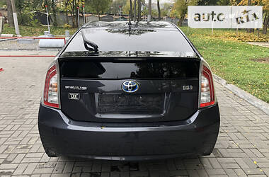 Седан Toyota Prius 2014 в Полтаве