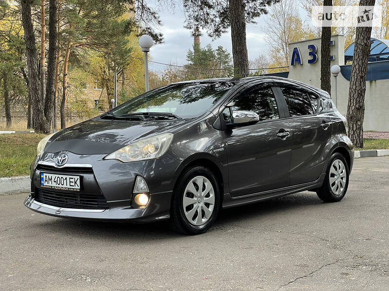 Хэтчбек Toyota Prius 2012 в Житомире