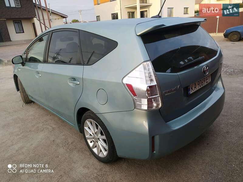 Універсал Toyota Prius 2014 в Чернівцях