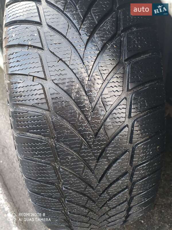 Універсал Toyota Prius 2014 в Чернівцях