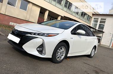 Седан Toyota Prius 2017 в Чопе