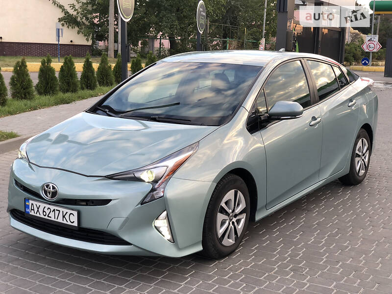 Хетчбек Toyota Prius 2016 в 